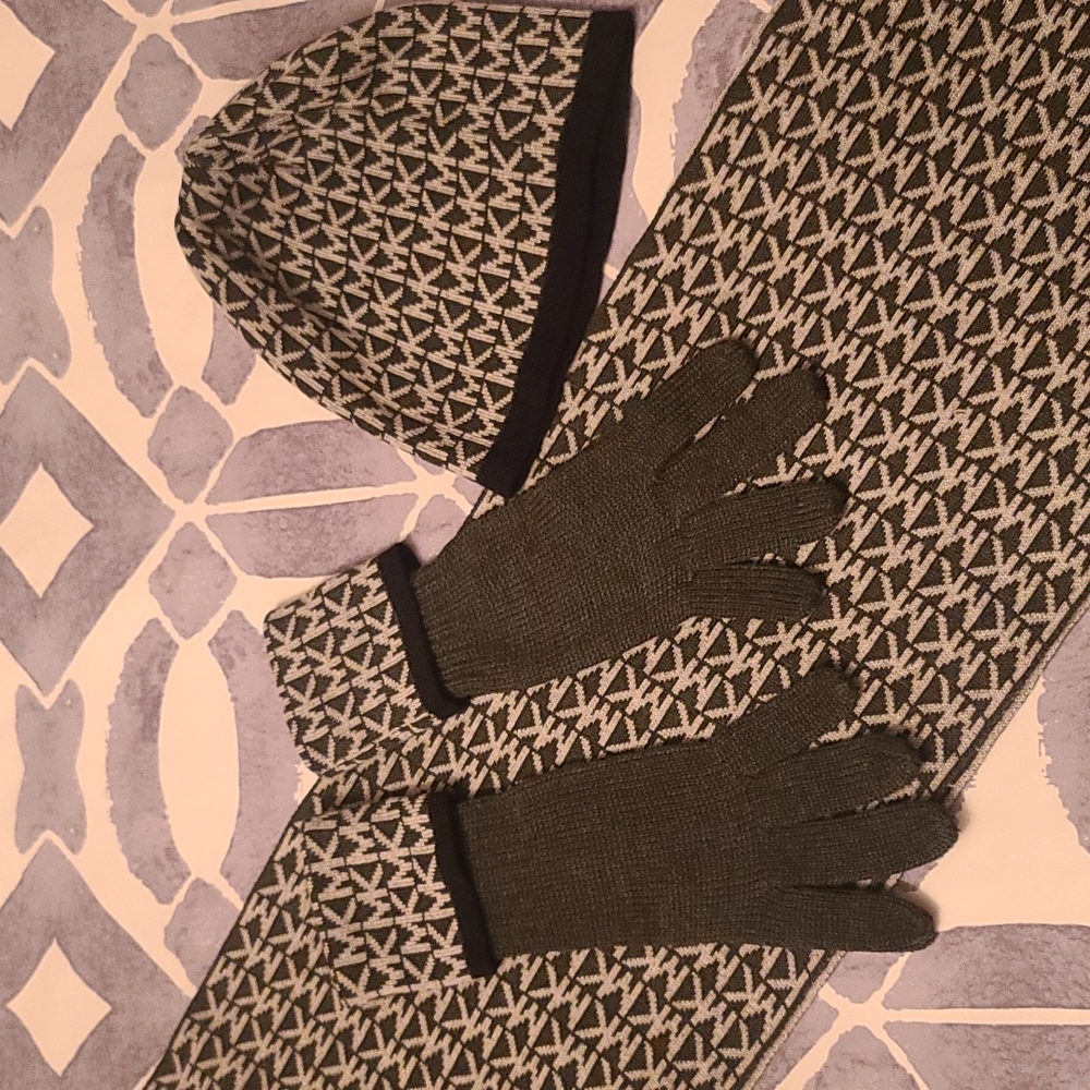 Michael Kors Scarf Hat & Gloves